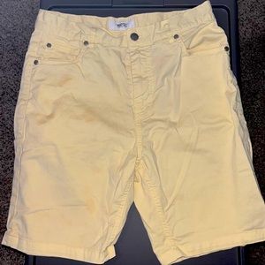 Men’s yellow shorts size 28 , perfect condition